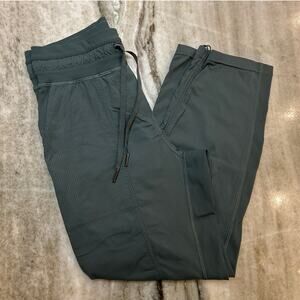 Lululemon Dance Studio Crop II, Green Micro-Stripe, Women’s Size 4 (Est.)